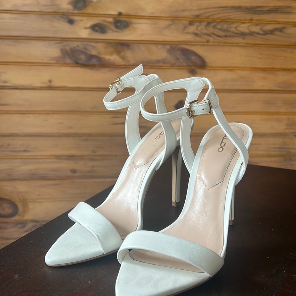 ALDO pointed toe 4” white heel